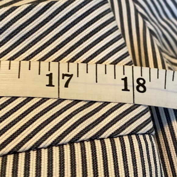 FINAL CHANCE! CLOSET CLOSING! - Picture 11 of 11